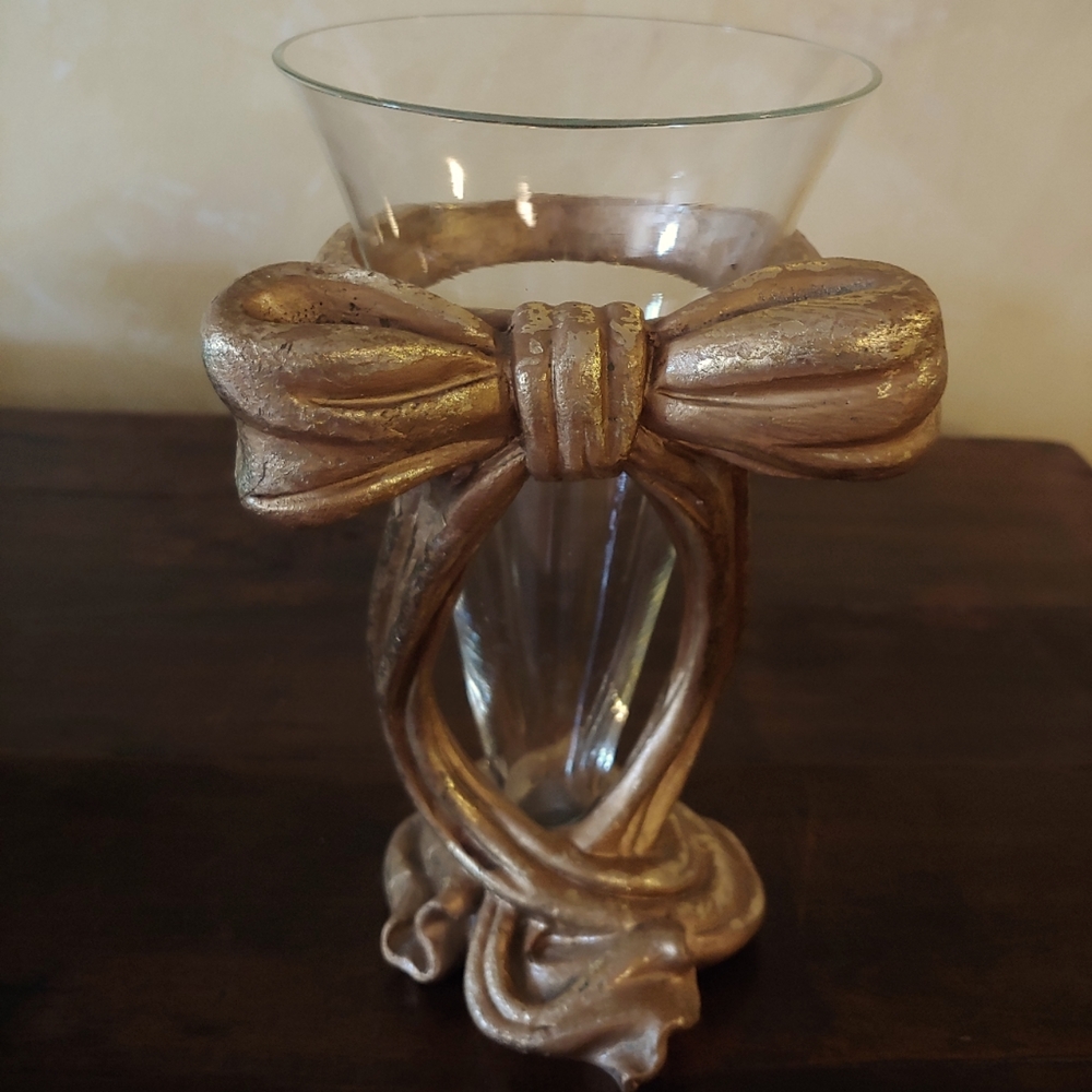 Bombay Co. Bow Vase